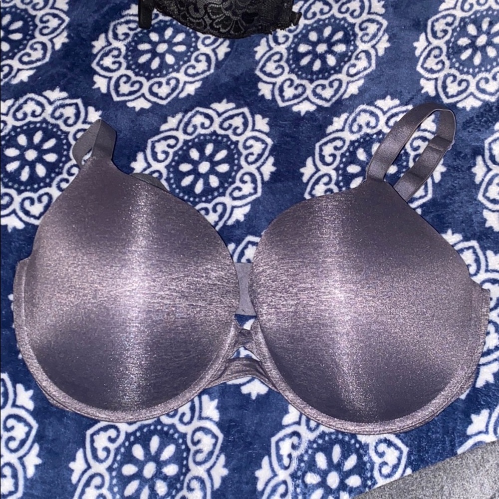 38DDD Victoria Secret Wired Bra.